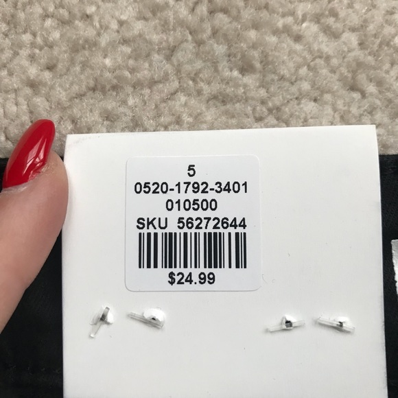 Black low rise jean short - Picture 3 of 5